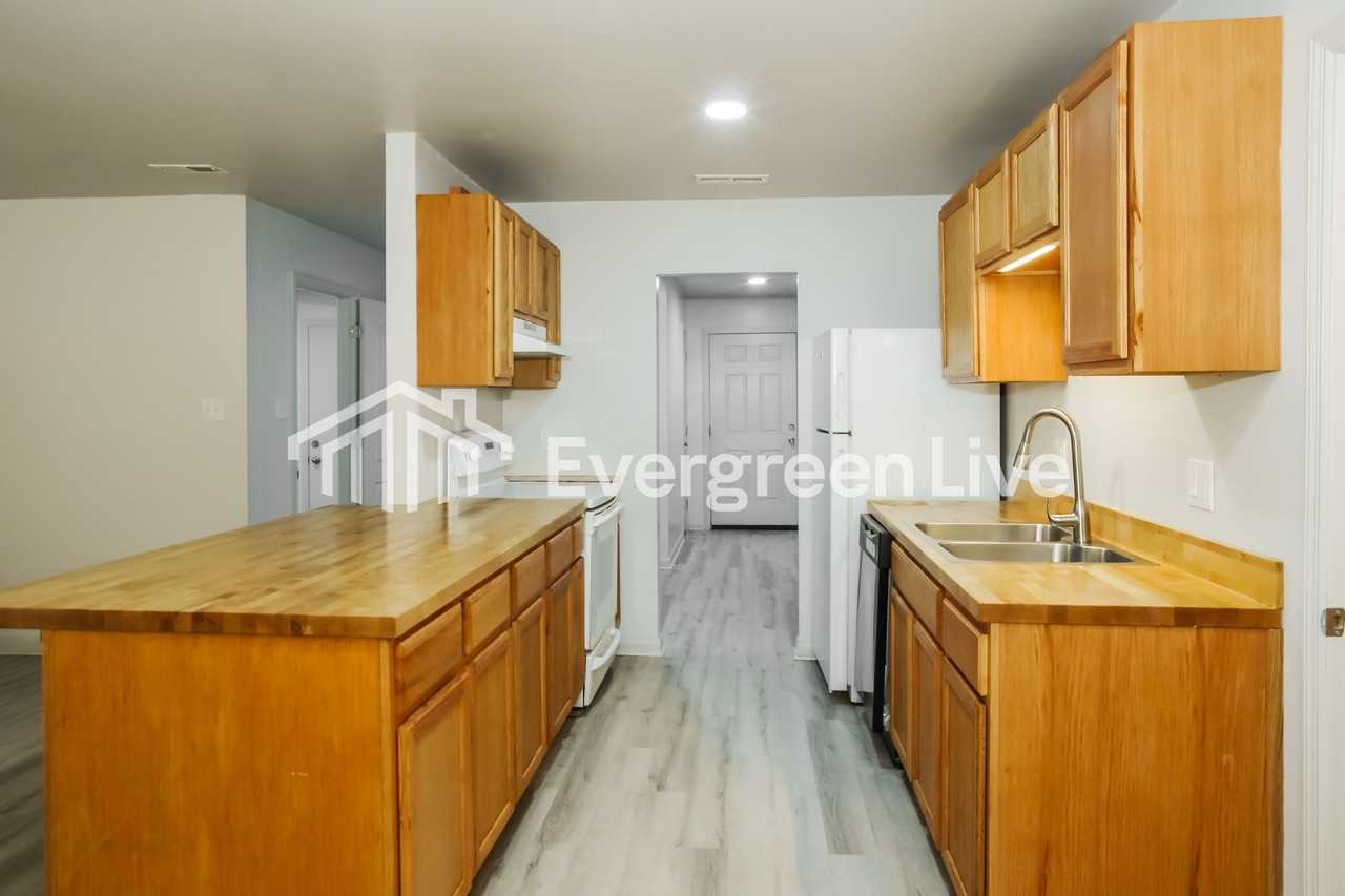 917 Bedford Dr Sw - Photo 7 of 15