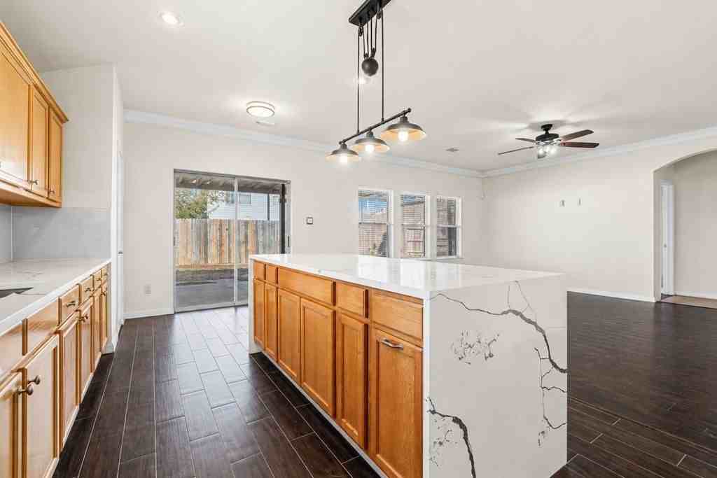 2719 Riverhollow Ln - Photo 2 of 17