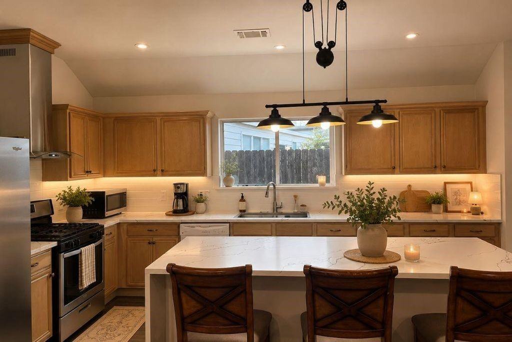 2719 Riverhollow Ln - Photo 5 of 17