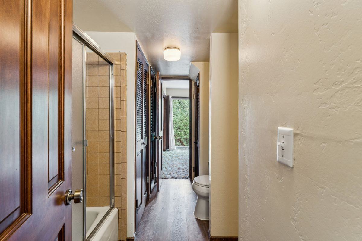 1301 Calgary Dr - Photo 3 of 31
