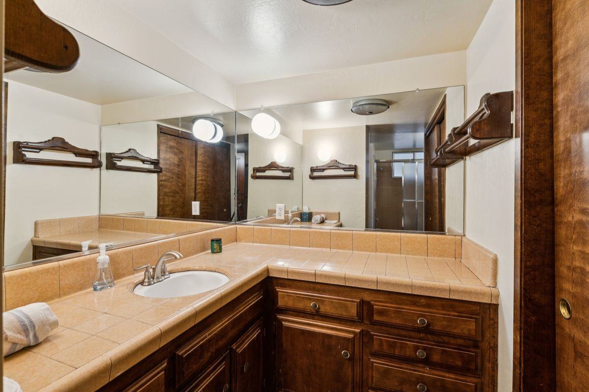 1301 Calgary Dr - Photo 7 of 31
