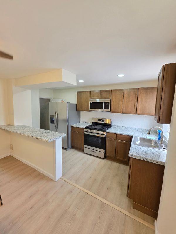 5449 Claridge St - Photo 4 of 19
