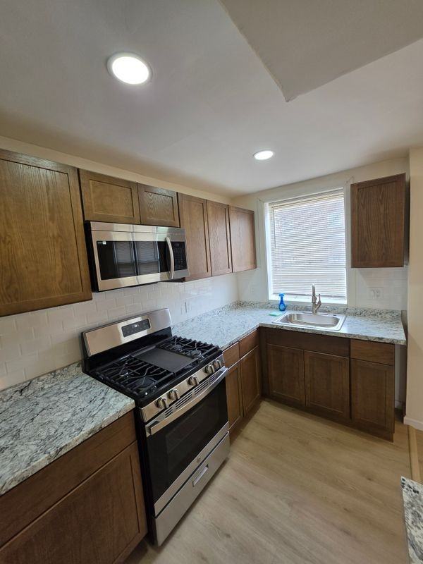 5449 Claridge St - Photo 5 of 19