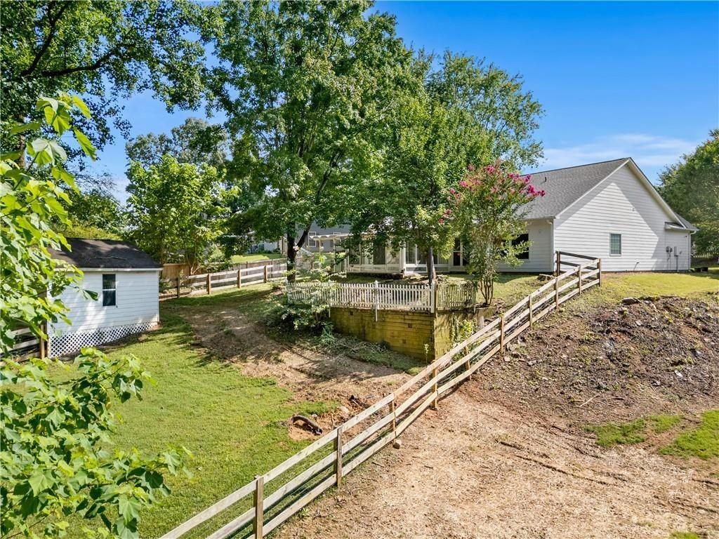 1525 Keystone Dr - Photo 3 of 36