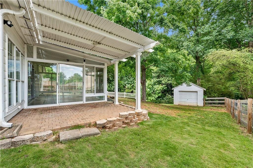 1525 Keystone Dr - Photo 4 of 36