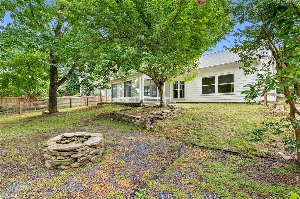 1525 Keystone Dr - Photo 5 of 36