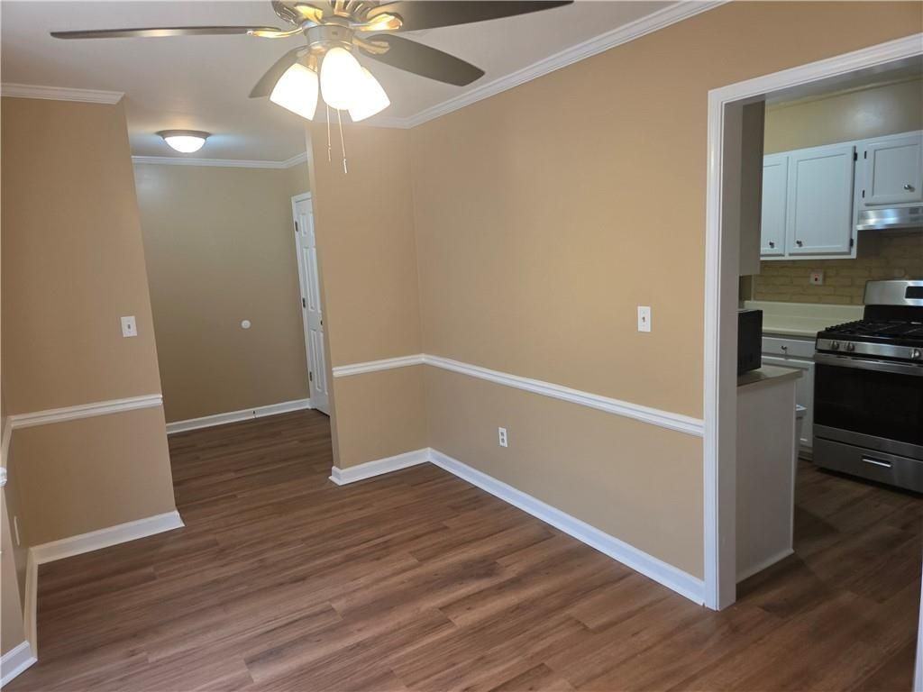 5595 Wells Cir - Photo 3 of 22