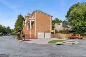 featured image of 1711 Summit Glen Ln Ne