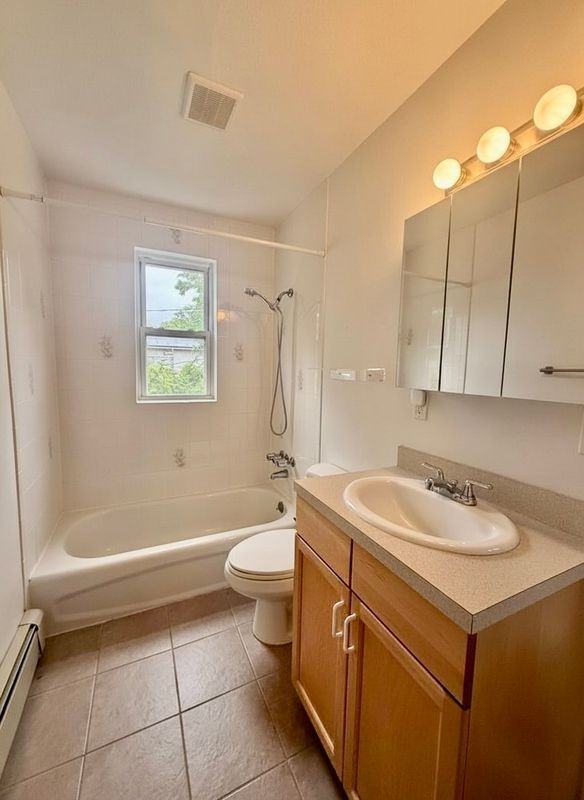 2061 Washington Ave ##2 - Photo 3 of 4