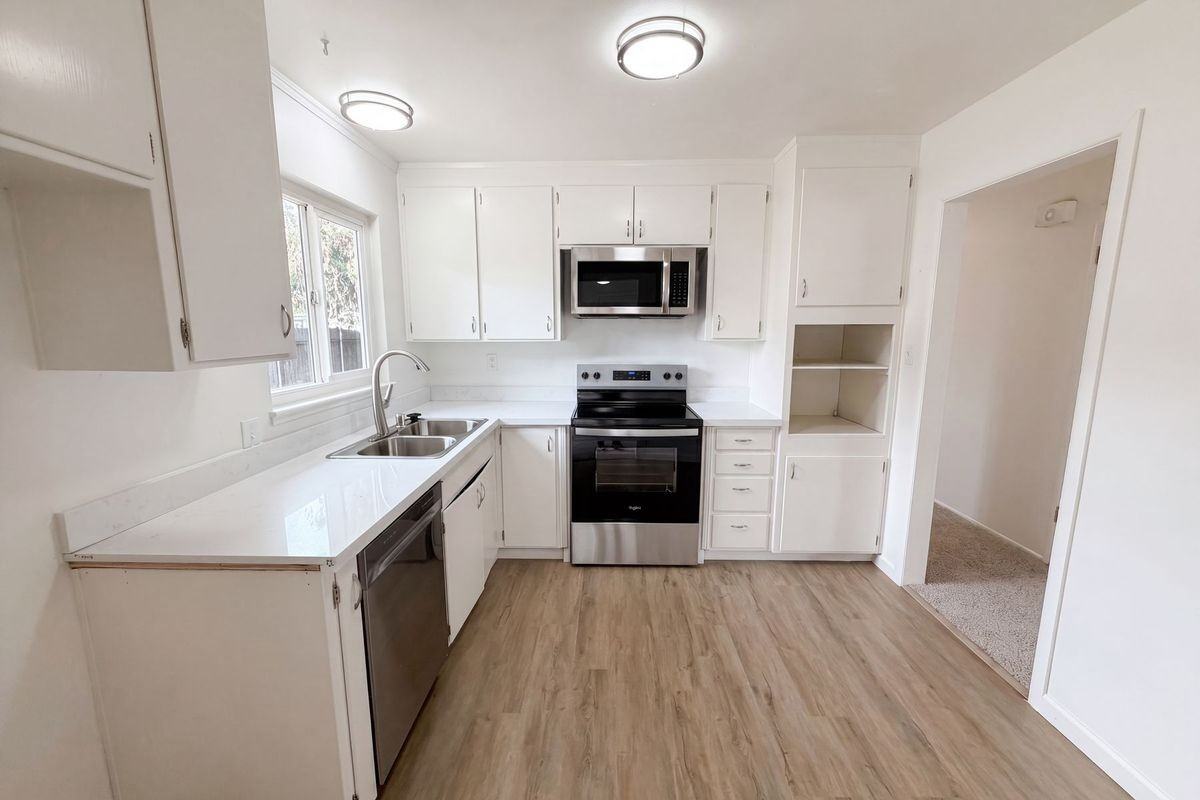 648 Lewis Ave - Photo 5 of 21
