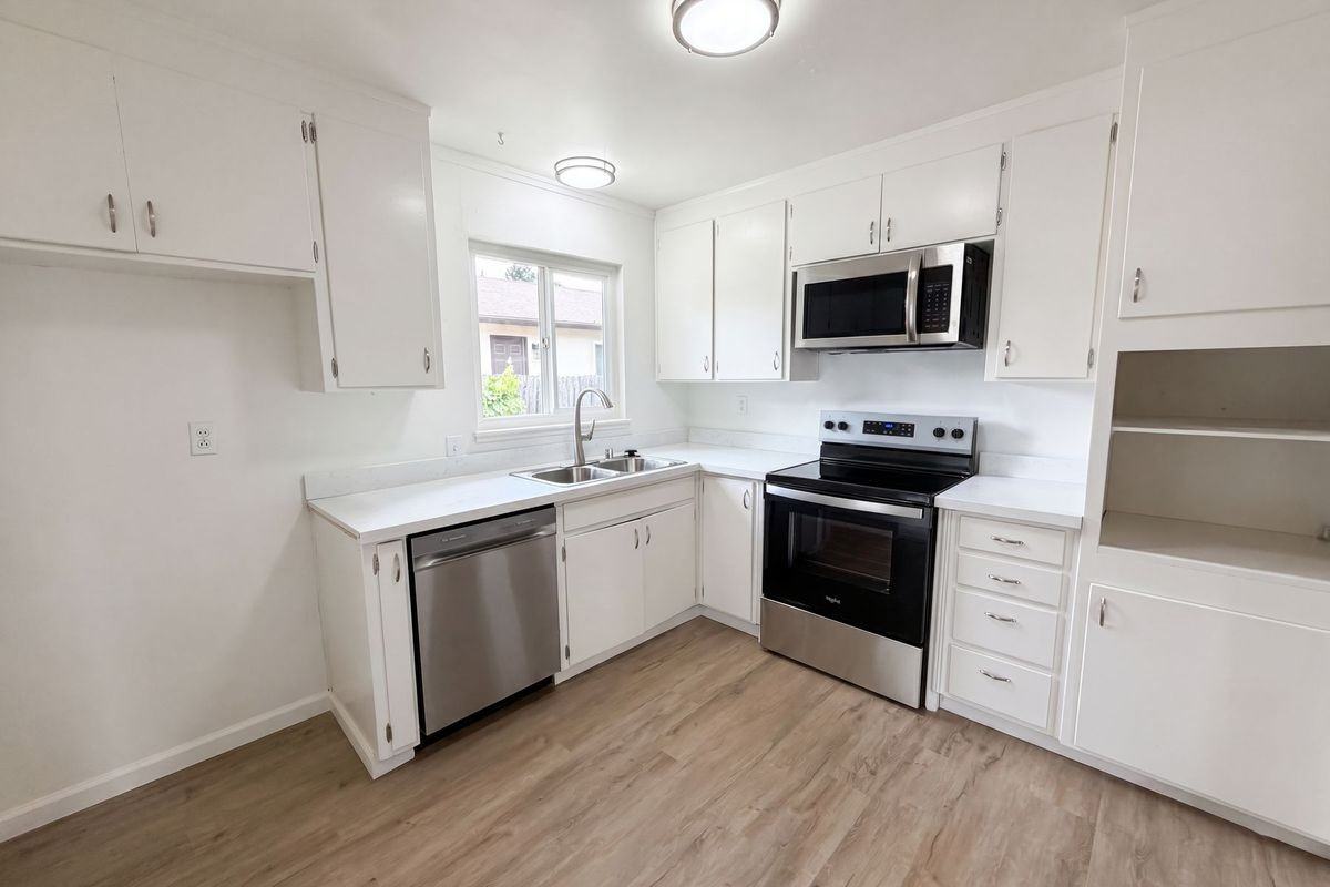 648 Lewis Ave - Photo 6 of 21