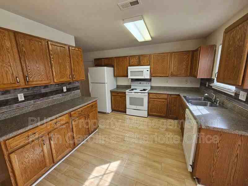 4423 Cades Cove Dr - Photo 7 of 32