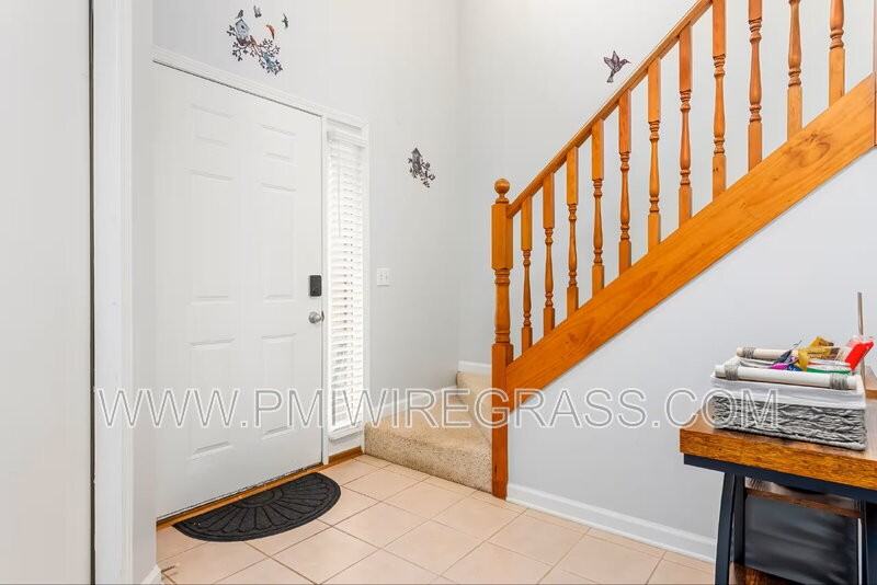 208 Foxchase Ln - Photo 3 of 44