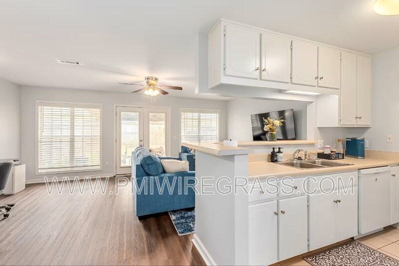 208 Foxchase Ln - Photo 6 of 44