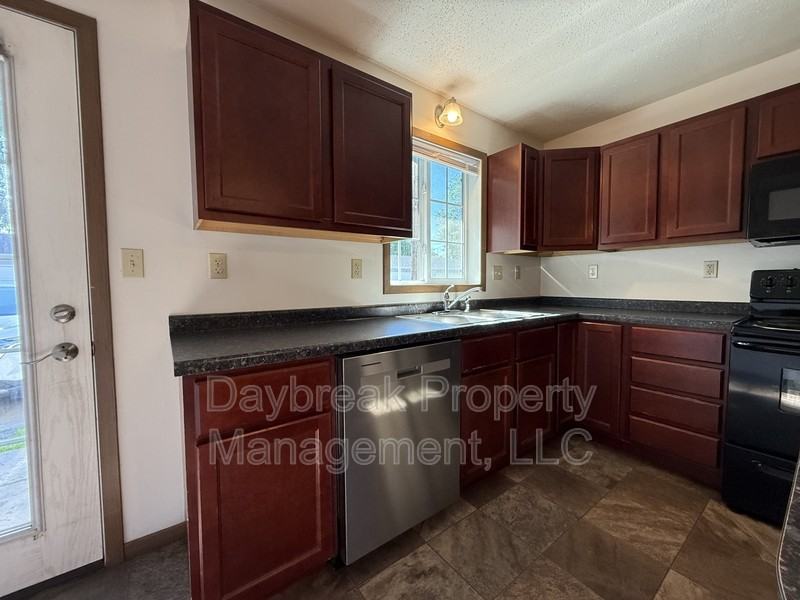 317 16th St S - Photo 4 of 26