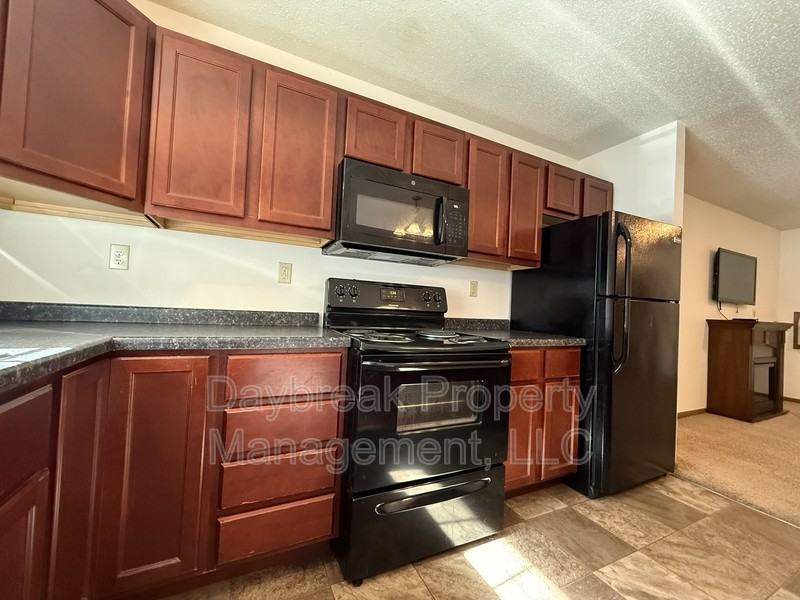 317 16th St S - Photo 5 of 26