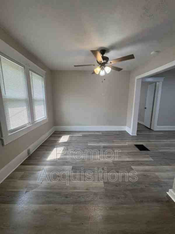 3318 Fernwood Ave - Photo 3 of 11