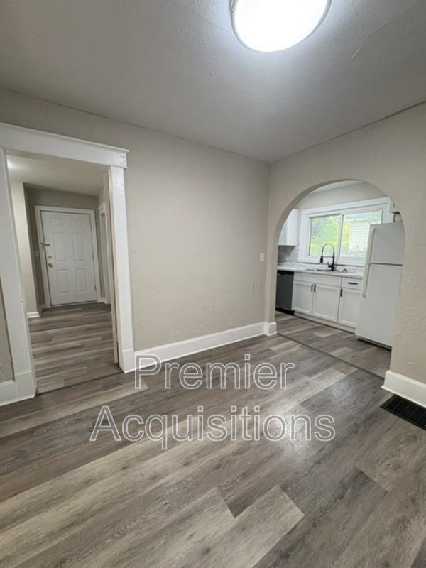 3318 Fernwood Ave - Photo 5 of 11