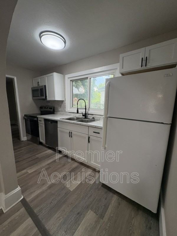 3318 Fernwood Ave - Photo 6 of 11