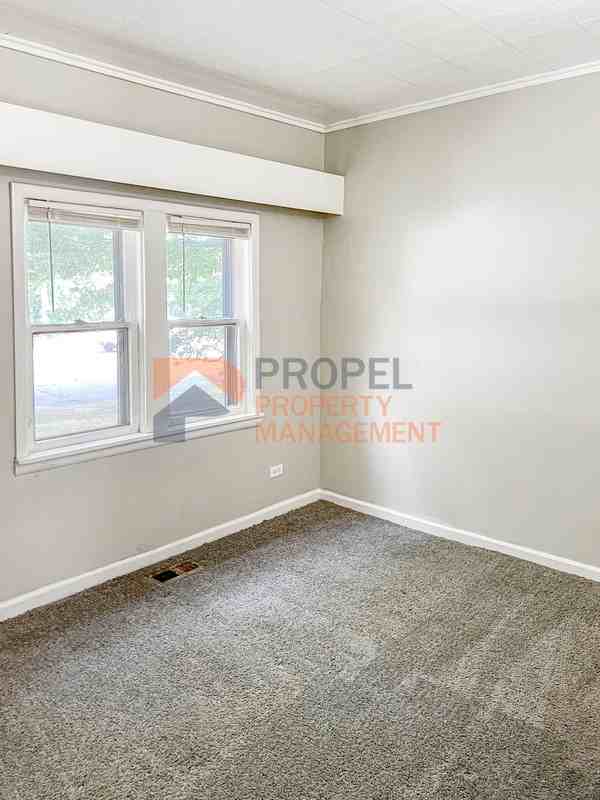 5614 S Wayne Rd - Photo 4 of 5