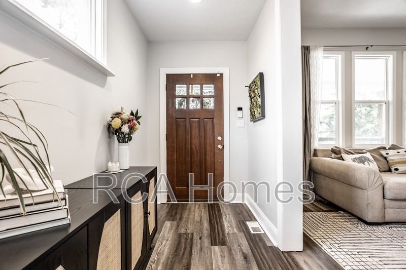 1547 Hoyt Ave - Photo 2 of 24