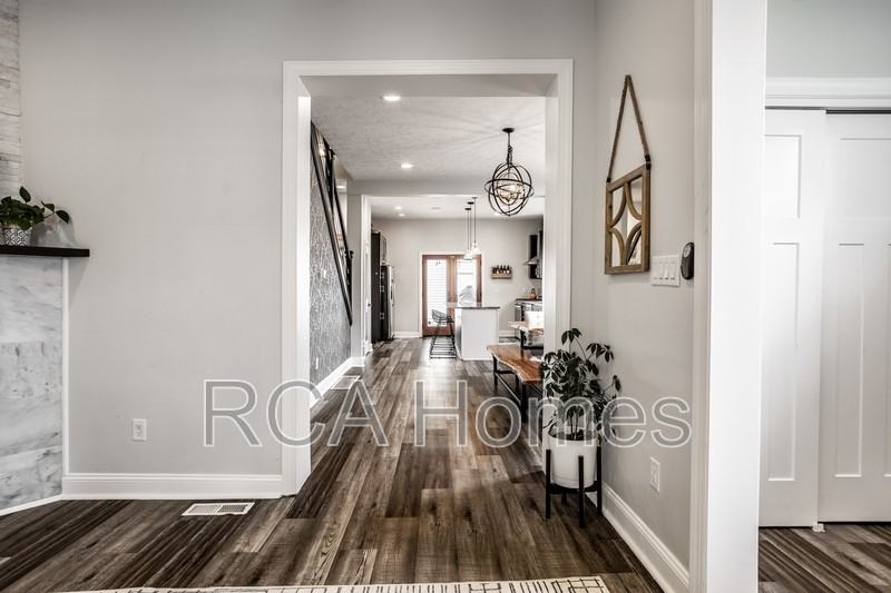 1547 Hoyt Ave - Photo 3 of 24