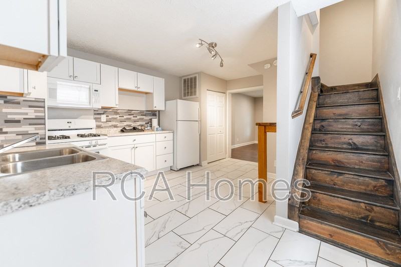 1027 Saint Paul St - Photo 2 of 11