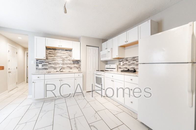 1027 Saint Paul St - Photo 3 of 11