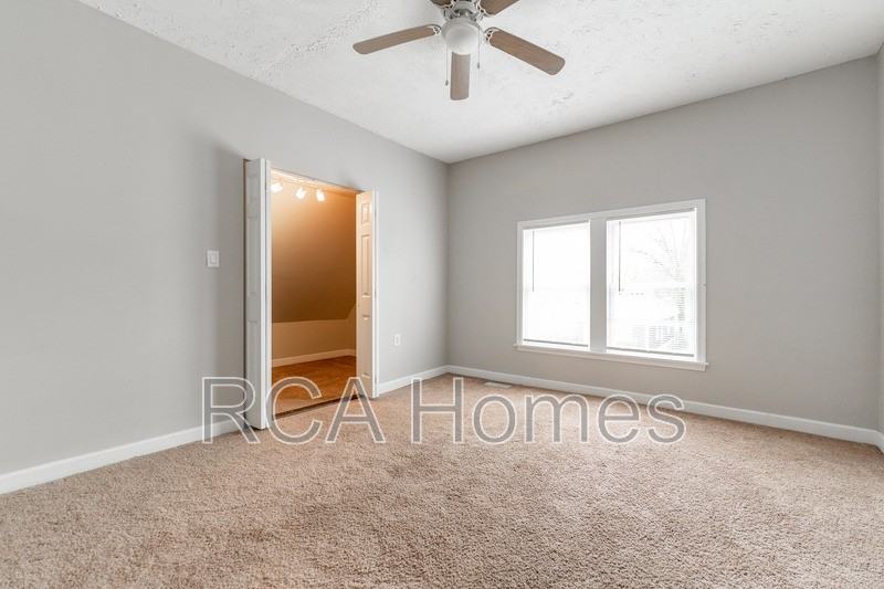 1027 Saint Paul St - Photo 4 of 11