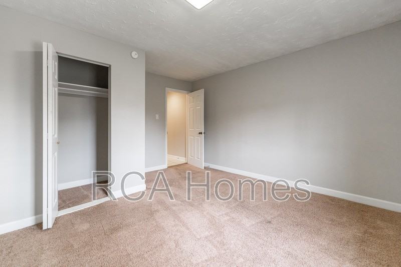 1027 Saint Paul St - Photo 5 of 11