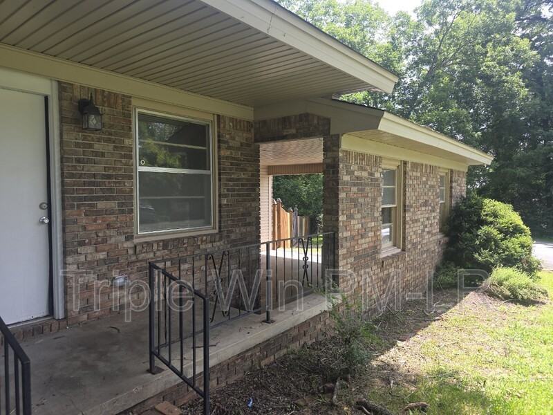 318 W Bell St - Photo 3 of 40
