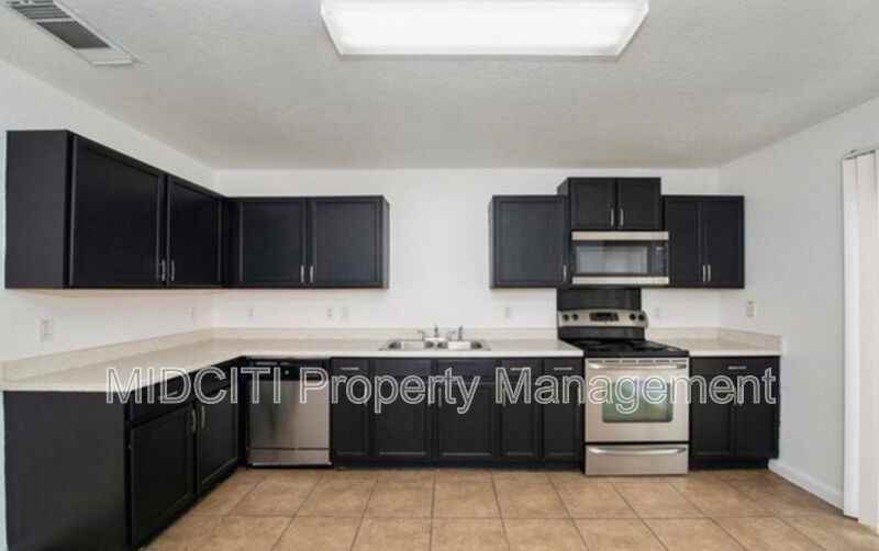 9739 Chelsea Cir - Photo 3 of 20