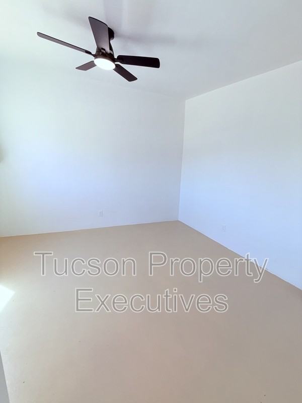 814 N Alvernon Way - Photo 6 of 11