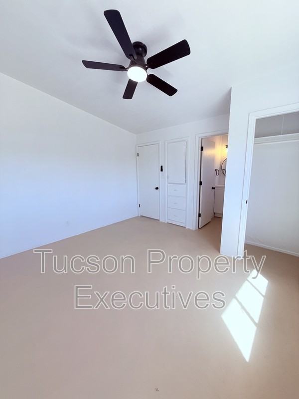 814 N Alvernon Way - Photo 7 of 11