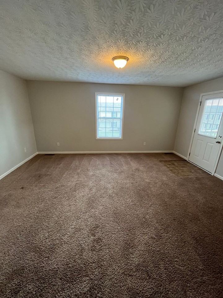 355 Upper Stone Ave - Photo 2 of 12