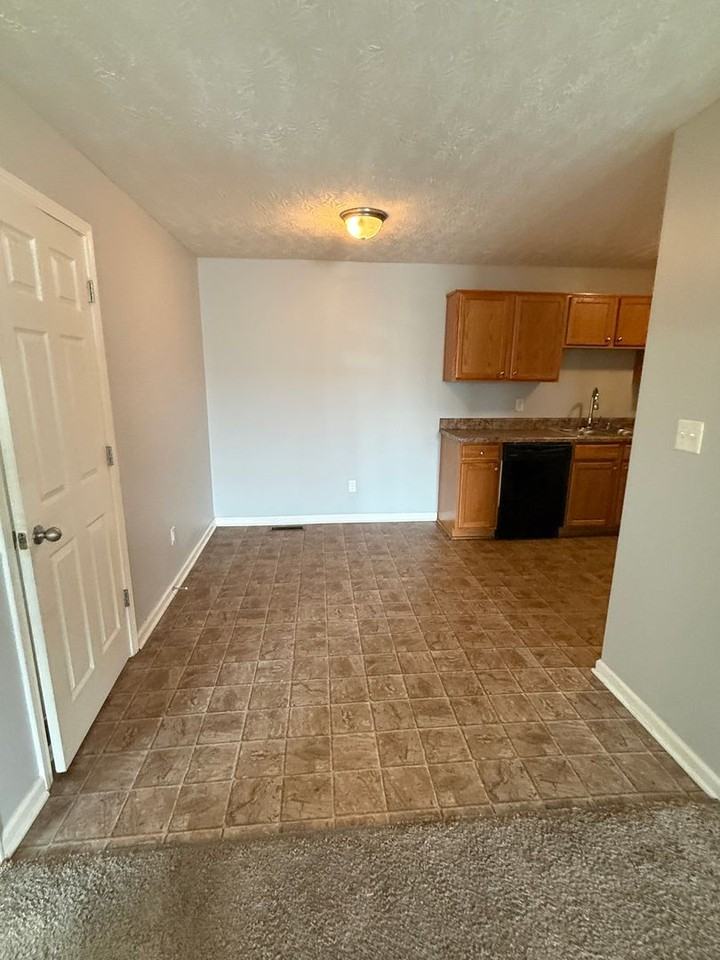355 Upper Stone Ave - Photo 4 of 12