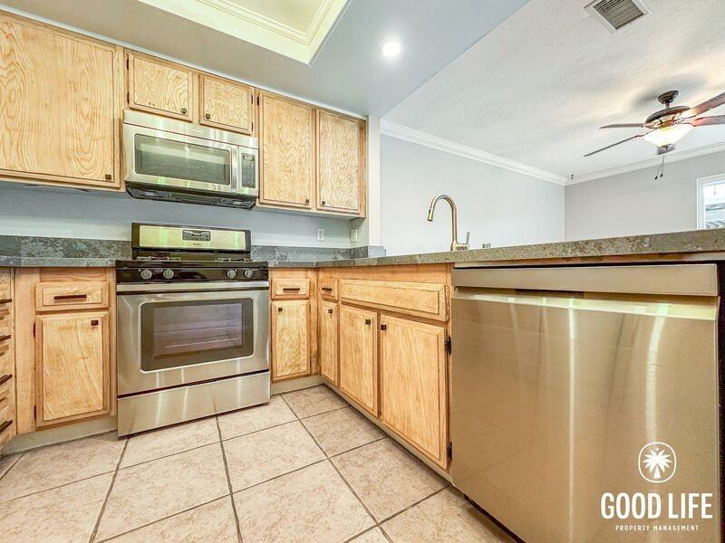 21714 Lake Vista Dr - Photo 3 of 27