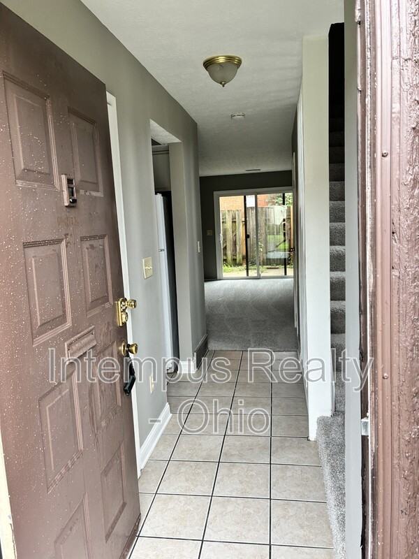 21 King Arthur Ct - Photo 3 of 24