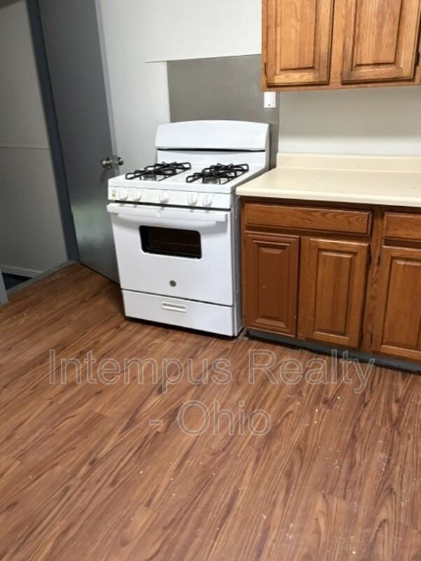 2129 Kensington Ave - Photo 2 of 6