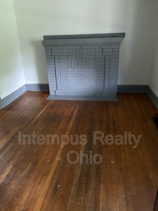 2129 Kensington Ave - Photo 4 of 6