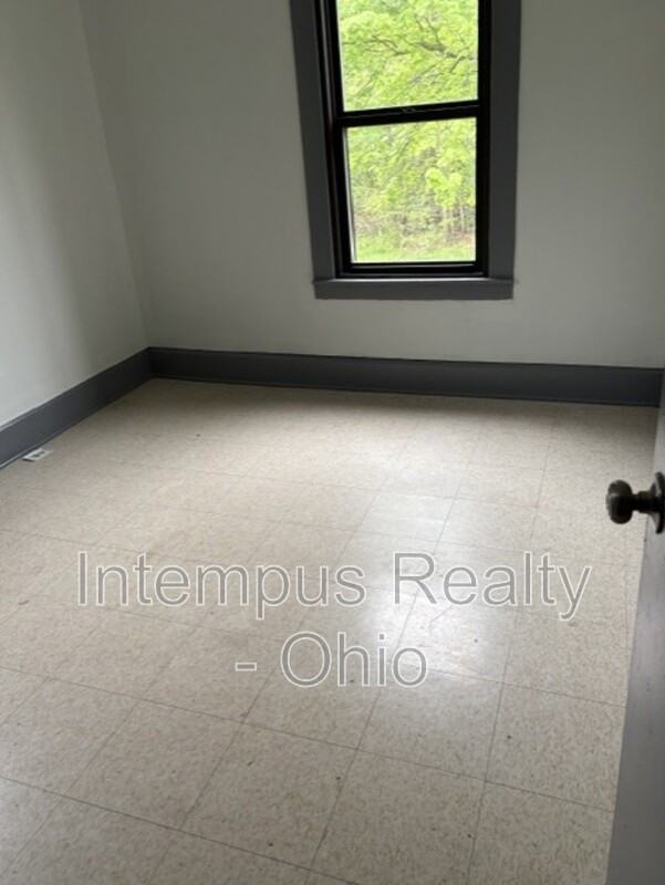 2129 Kensington Ave - Photo 6 of 6