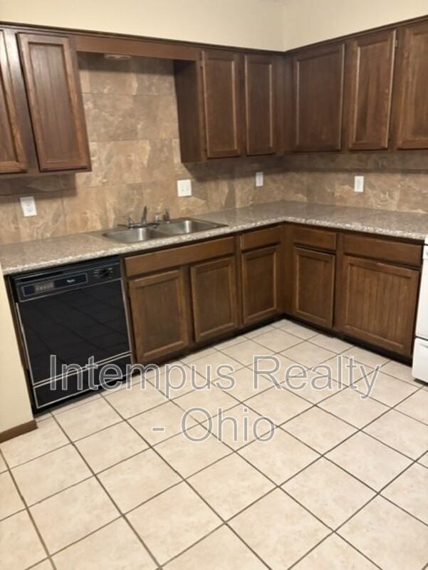 3805 Indian Run Dr #8 - Photo 3 of 6