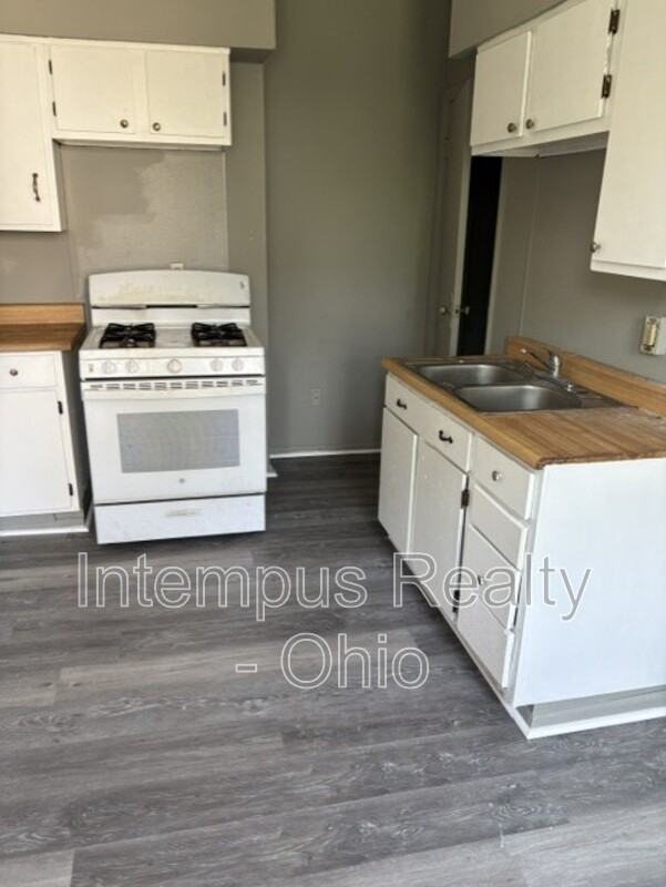 2749 Rush Blvd - Photo 2 of 9