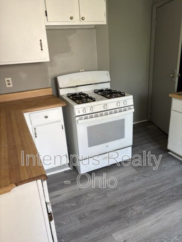 2749 Rush Blvd - Photo 3 of 9