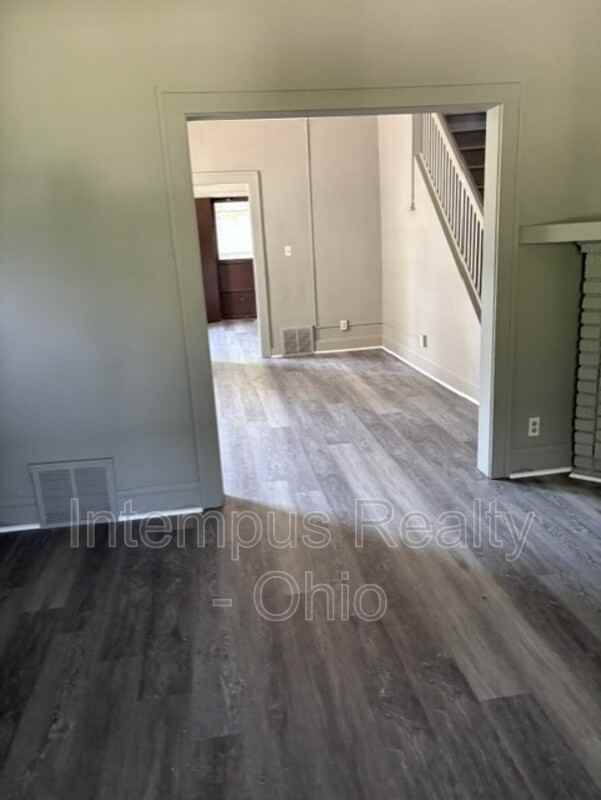 2749 Rush Blvd - Photo 4 of 9