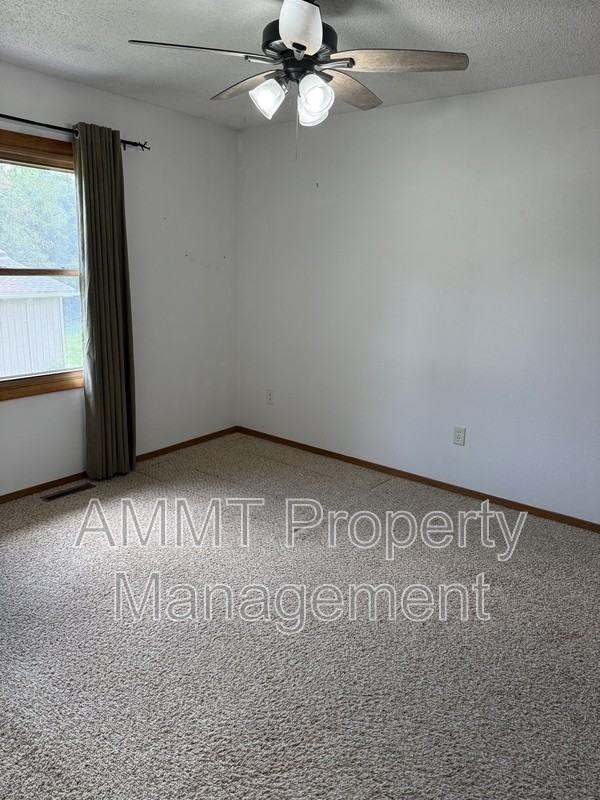 145 Birch Ct - Photo 7 of 9