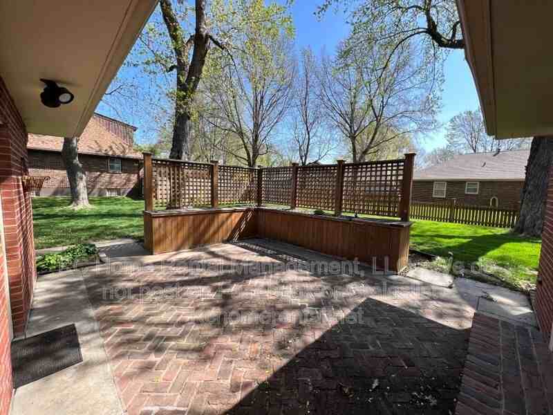 5423 Ballentine St - Photo 4 of 40