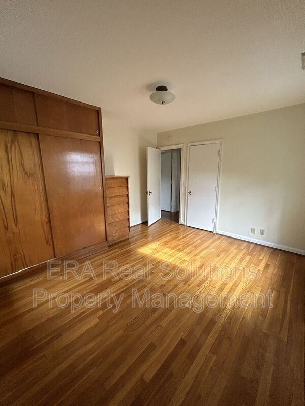 249 Loraine Ave #4 - Photo 3 of 18