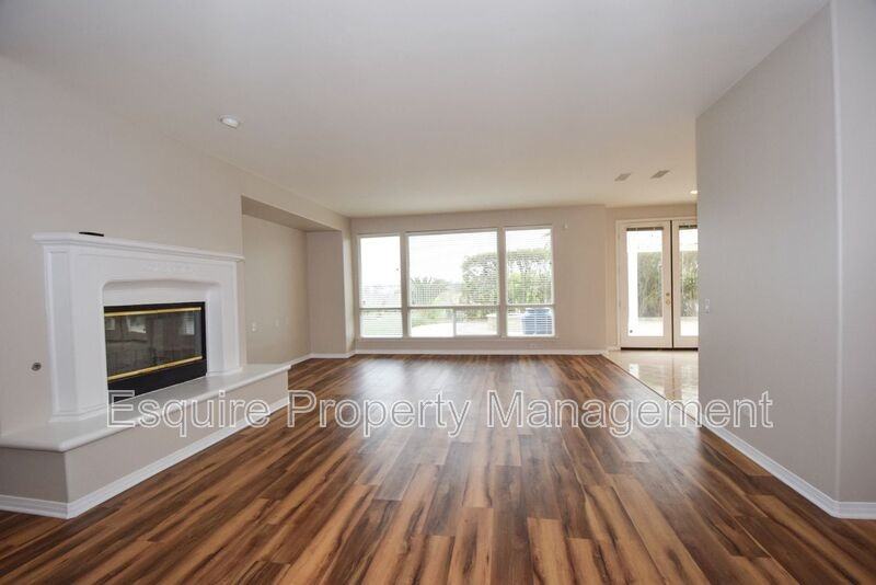2895 Diamond Dr - Photo 4 of 36