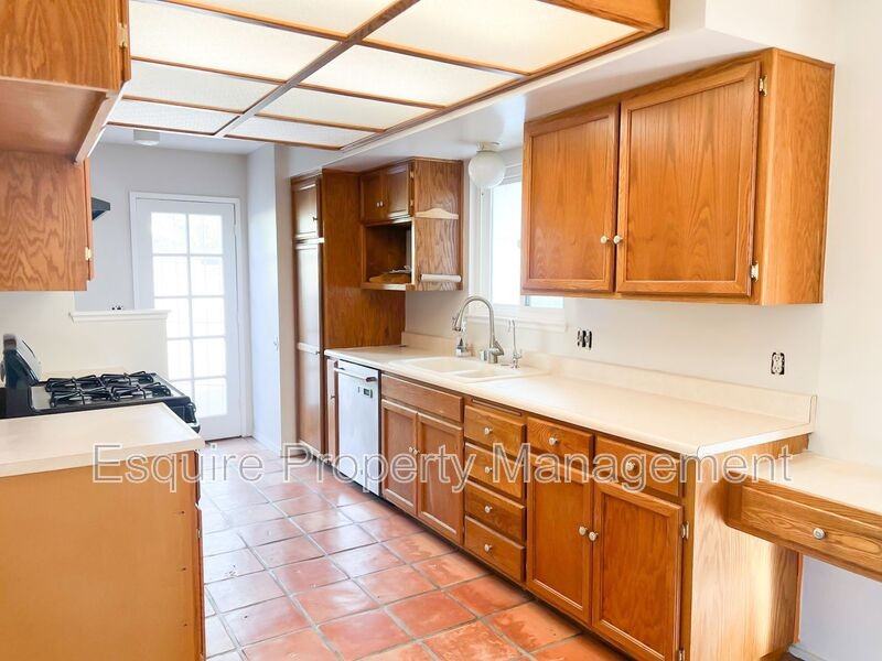 1016 Sespe Ave - Photo 5 of 15
